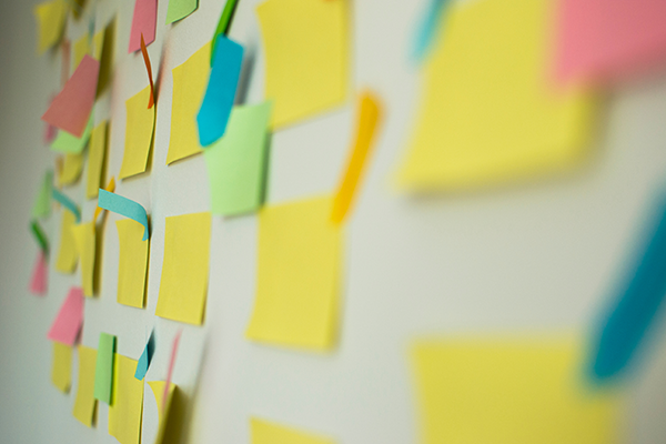 Wall of post-it notes